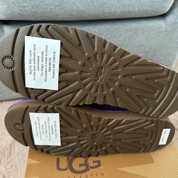 UGG Mini Bailey Button Boots - Picture 6 of 9